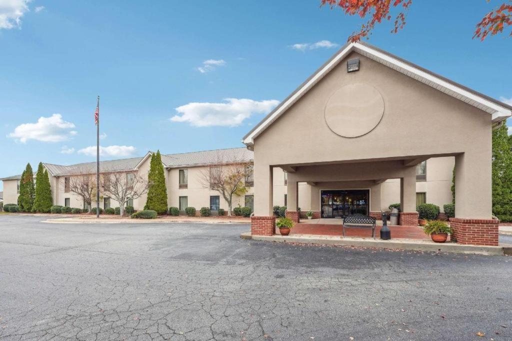 Quality Inn & Suites Dawsonville Exterior foto